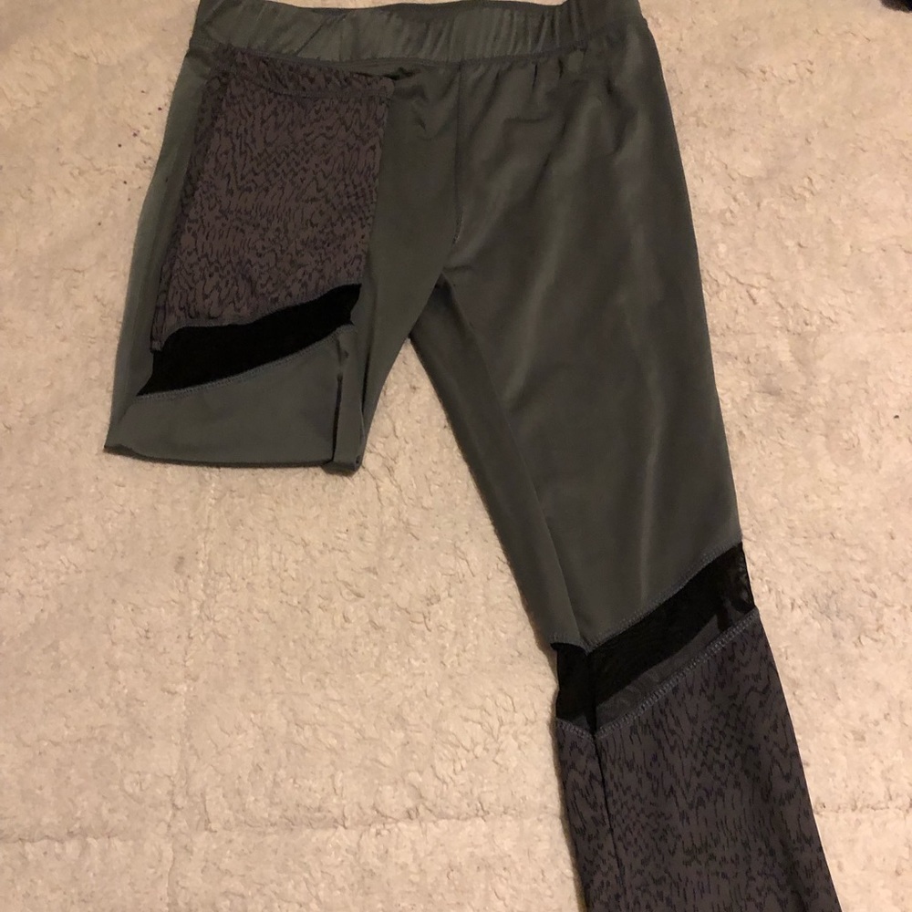 gray women’s leggings 🦾